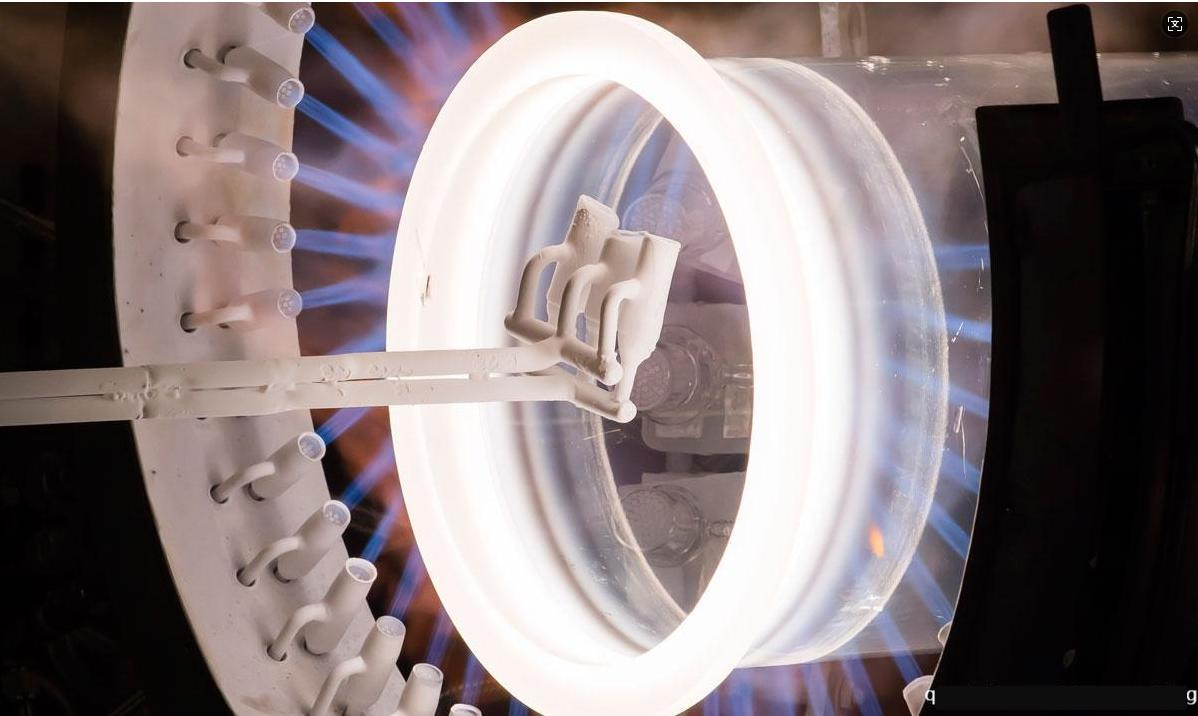 ما هي التطبيقات المتنوعة للكوارتز في صناعة أشباه الموصلات؟