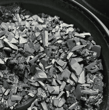 عنق الزجاجة غير المرئي في نمو SiC: لماذا تحل المواد الخام CVD SiC 7N محل المسحوق التقليدي